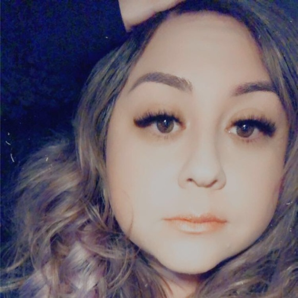 Meet your Posher, Karina - Picture 3 of 6